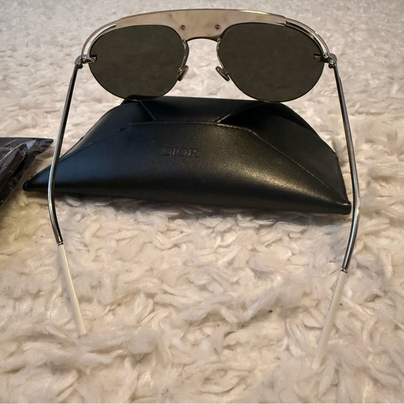 Christian DIOR DIO(R)EVOLUTION 2 
Silver Aviator Sunglasses EUC - Picture 4 of 8